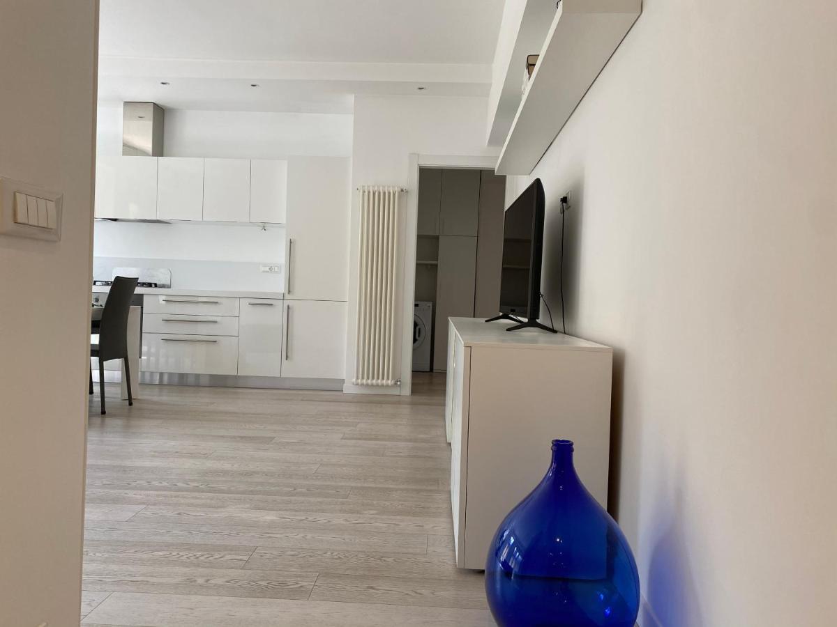 Bright & Spacious Apartment Near Navigli - Ponti Милано Екстериор снимка